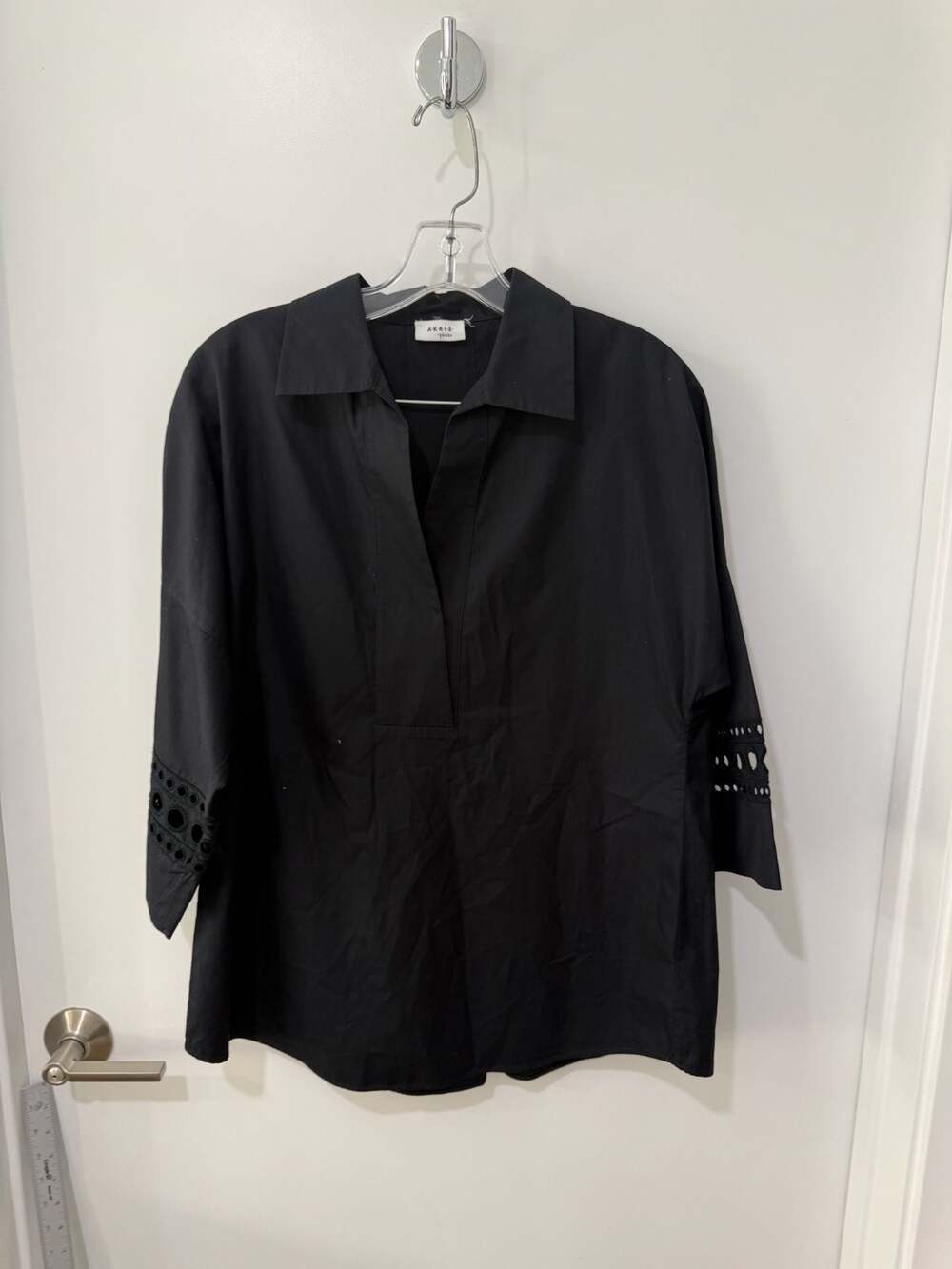 AKRIS Punto Black Poplin 3/4 Sleeve Blouse with Eyelet Cutout Sleeves US 8
